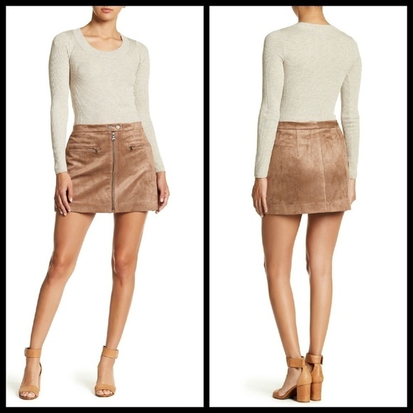💕BCBGMAXAZRIA💕 Faux Suede Mini Skirt - Picture 1 of 8